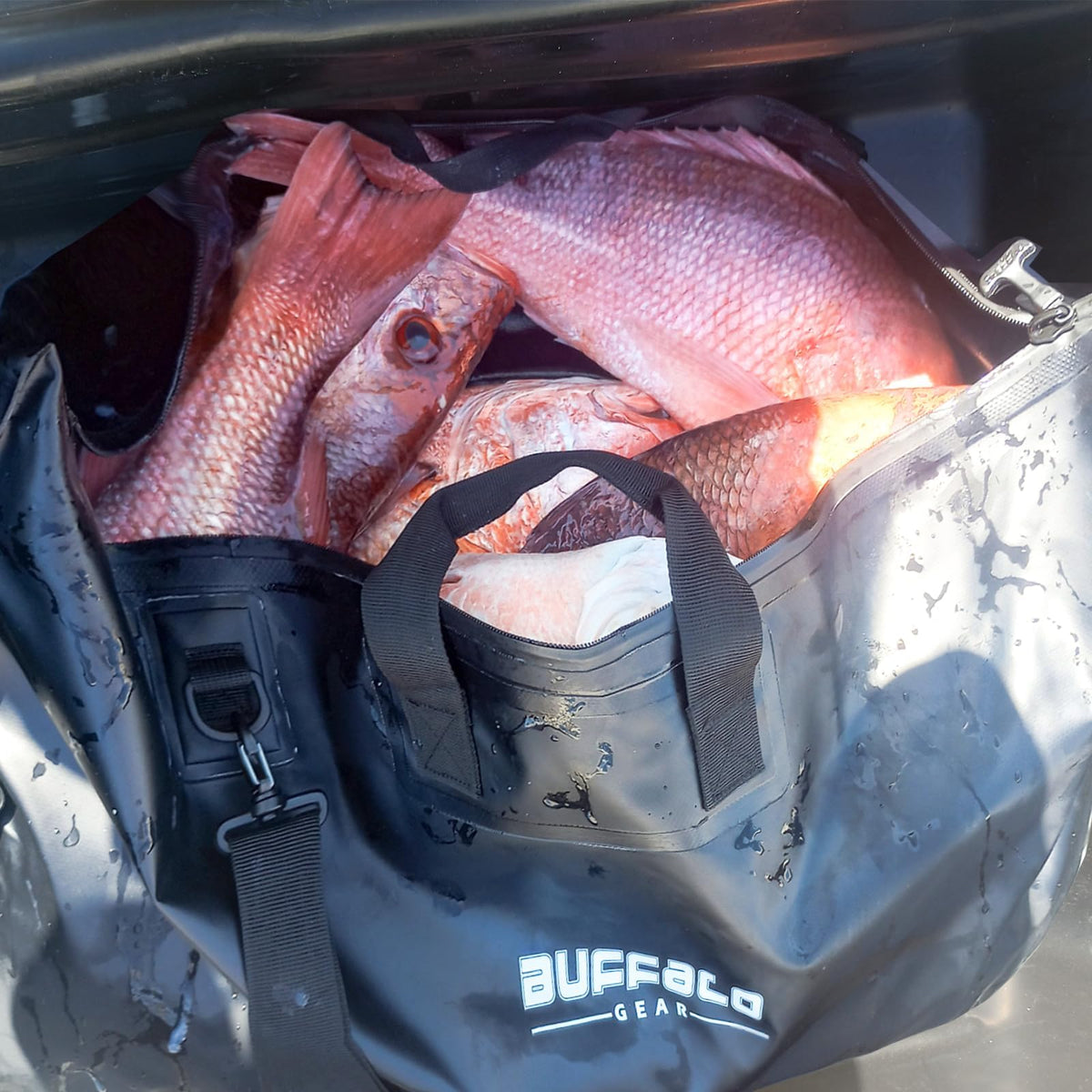 25" Waterproof Fish Bag with Aerator Pocket