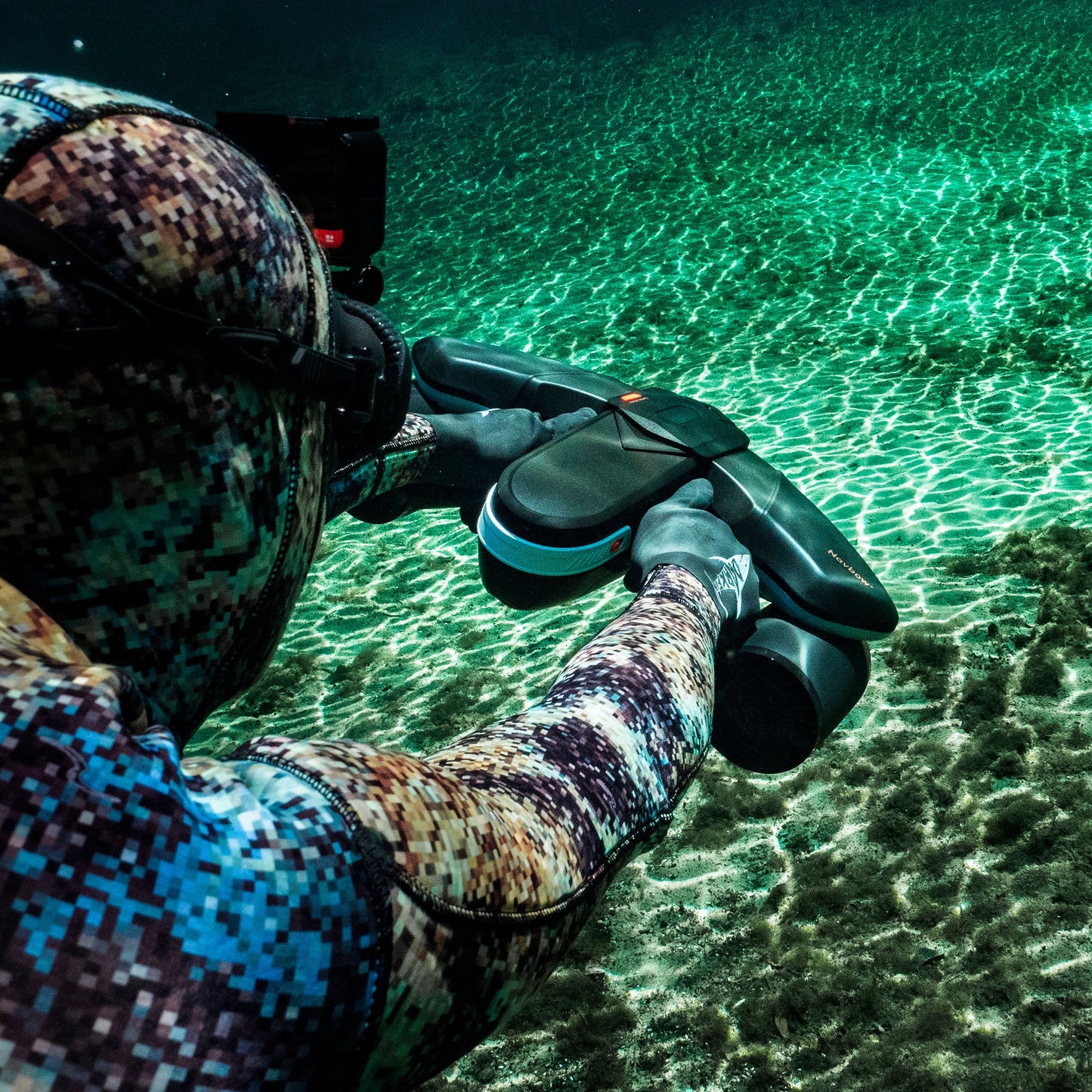 SUBLUE Navbow+ Underwater Scooter