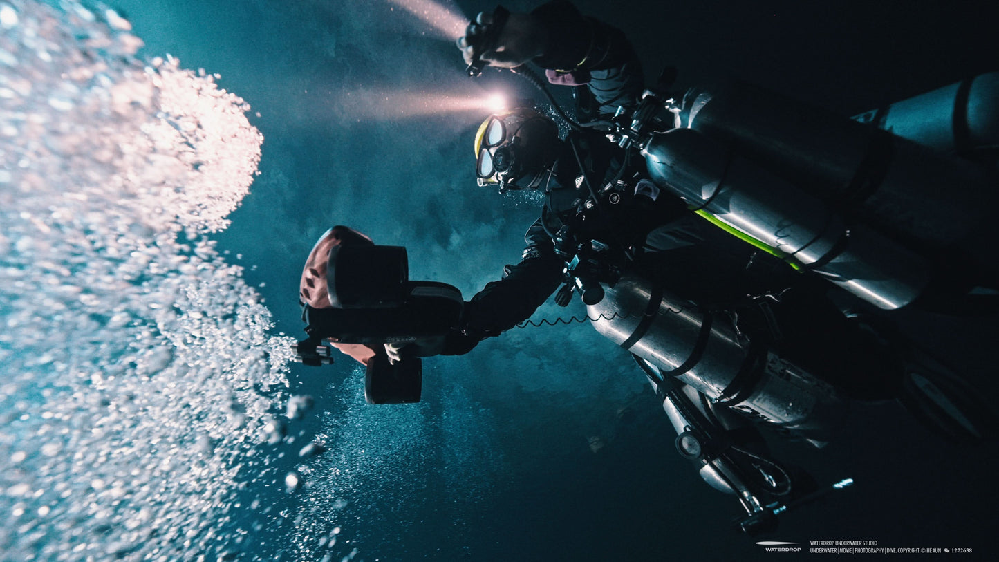 SUBLUE Navbow Underwater Scooter