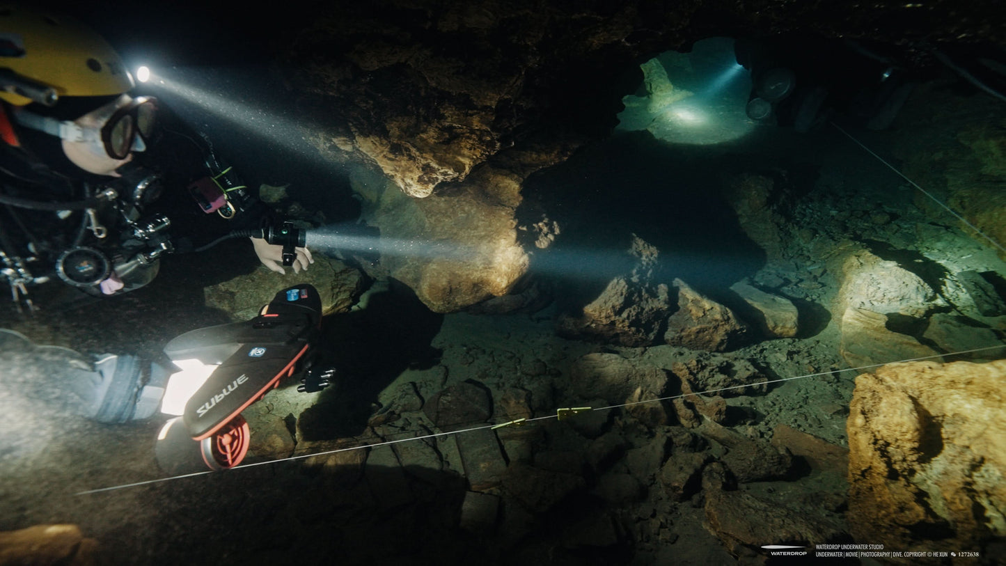 SUBLUE Navbow Underwater Scooter