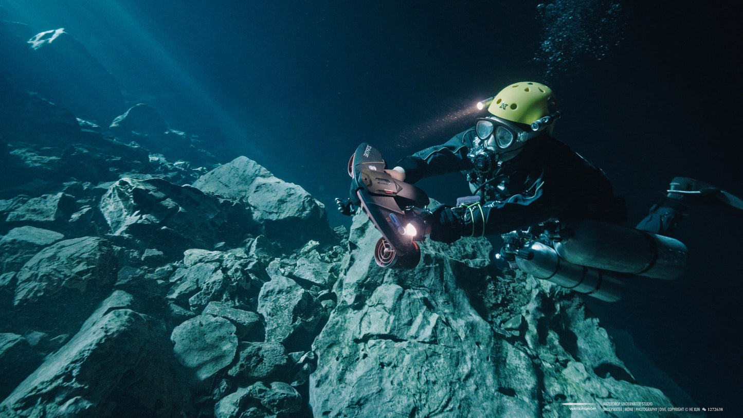 SUBLUE Navbow Underwater Scooter
