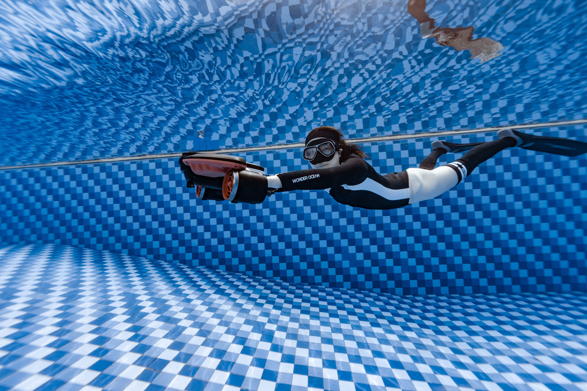 SUBLUE Navbow Underwater Scooter