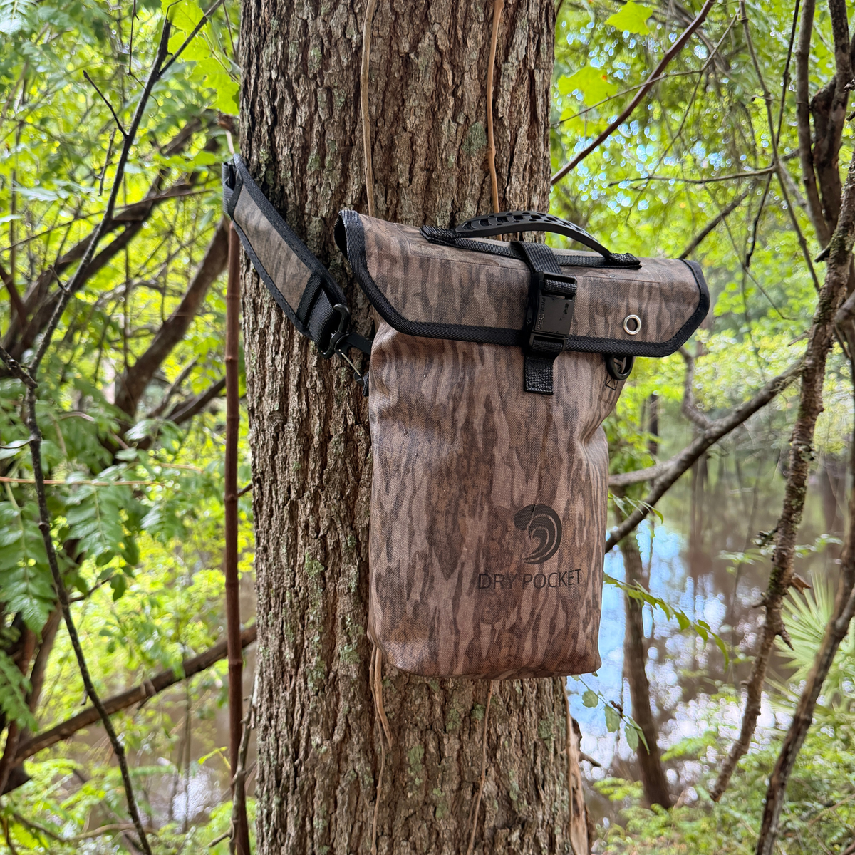 Dry Pocket Shell Bag / Boating Bag - Bottomland Camo