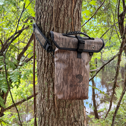 Dry Pocket Shell Bag / Boating Bag - Bottomland Camo